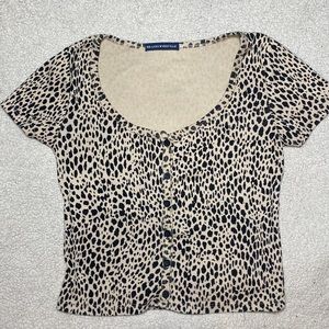 Brandy Melville Cheetah Print Crop top shirt
